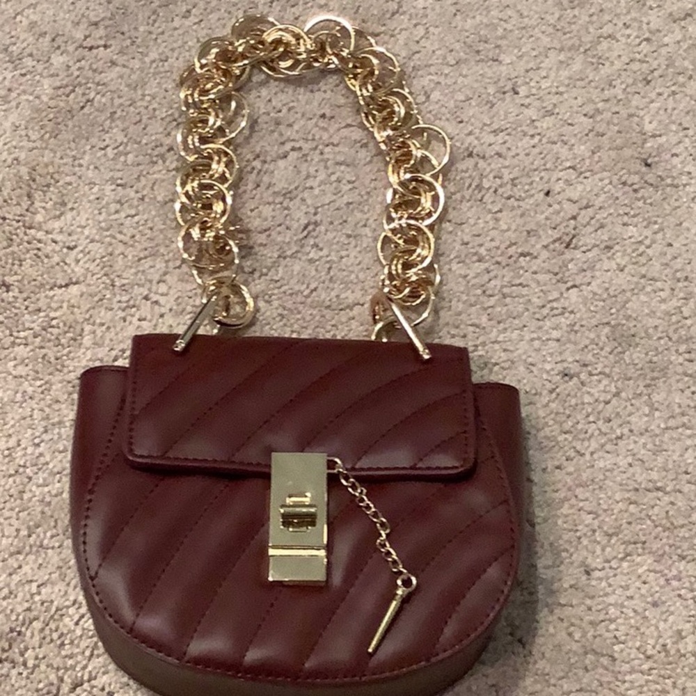 A hand bag